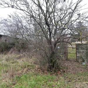 Na prodaju je građevinsko zemljište od 720 m²