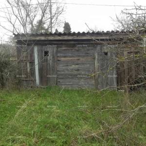 Na prodaju je građevinsko zemljište od 720 m²