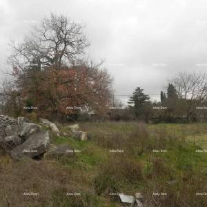 Na prodaju je građevinsko zemljište od 940 m²