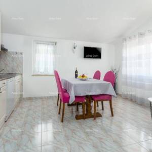 Na prodaju kuća s apartmanima u Puli