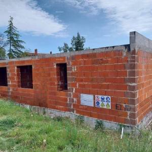 Na prodaju kuća u izgradnji – Muntić.