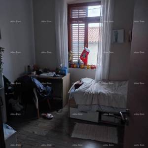 Na prodaju – prostrani stan u Puli,  110 m²