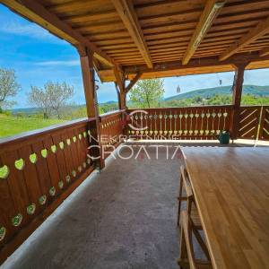 NA VRHU SVIJETA: kuća i 12.600 m2 zemljišta