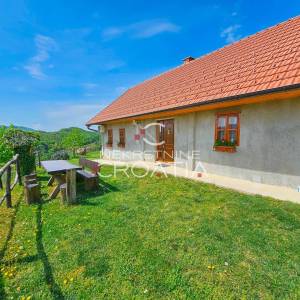 NA VRHU SVIJETA: kuća i 12.600 m2 zemljišta