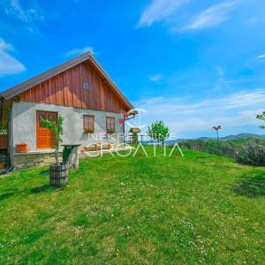 NA VRHU SVIJETA: kuća i 12.600 m2 zemljišta