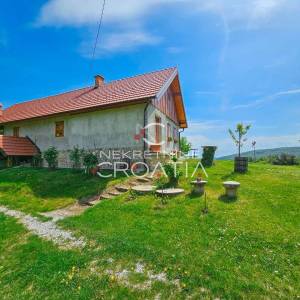 NA VRHU SVIJETA: kuća i 12.600 m2 zemljišta
