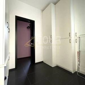 Najam, Kastav, Martinkovac, stan u vili, 198.12m2, 3s+db, pogled na more