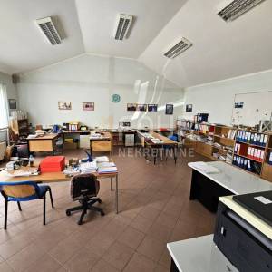 Najam, Kastav, uredski prostor + hala, veliki parking