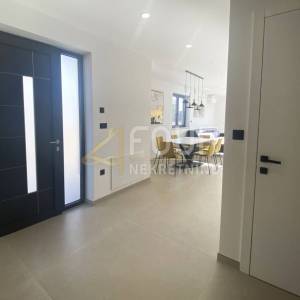Najam, Pobri, 206.21m2, dvoetažni 4s+db, lođa, terasa, okućnica, garaža