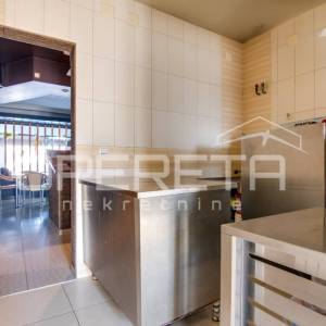 Najam, Ulični lokal, Oborovo Bistransko, Bistranska , 370m2