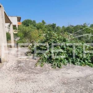 Nedovršena kuća na Braču – Humac Gornji na 1.820 m² zemljišta