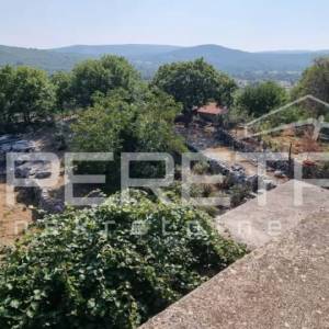 Nedovršena kuća na Braču – Humac Gornji na 1.820 m² zemljišta