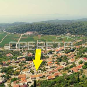 Nekretnina s Pogledom koji Oduzima Dah i Blizinom Mora