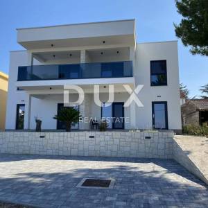 NEVIĐANE, PAŠMAN - Apartmanska novogradnja 1. red do mora
