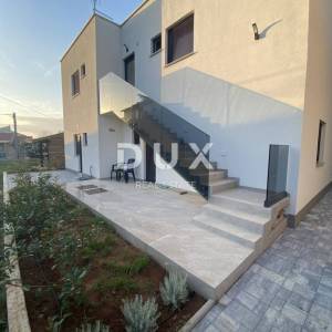 NEVIĐANE, PAŠMAN - Apartmanska novogradnja 1. red do mora