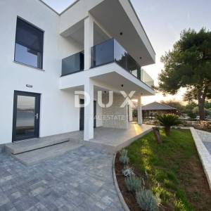 NEVIĐANE, PAŠMAN - Apartmanska novogradnja 1. red do mora