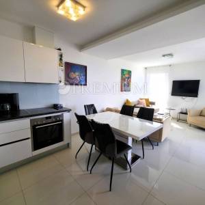 Njivice, 2 namještena apartmana s lijepim pogledom na more