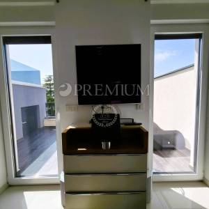 Njivice, 2 namještena apartmana s lijepim pogledom na more