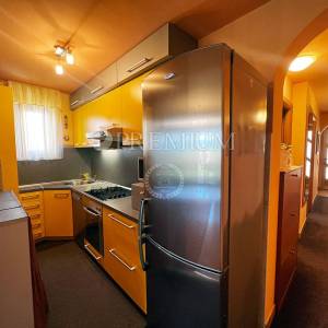 Njivice, apartman na 1.katu s prekrasnim pogledom na more!