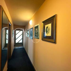 Njivice, apartman na 1.katu s prekrasnim pogledom na more!