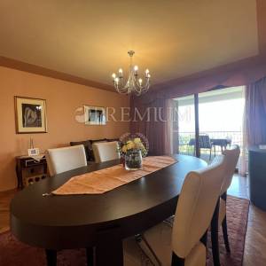 Njivice, apartman na 1.katu s prekrasnim pogledom na more!