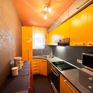 Njivice, apartman na 1.katu s prekrasnim pogledom na more!