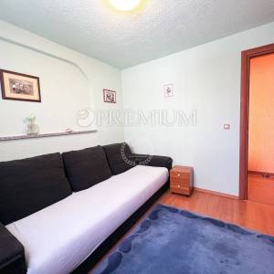 Njivice, apartman na 1.katu s prekrasnim pogledom na more!