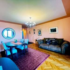 Njivice, apartman na 1.katu s prekrasnim pogledom na more!