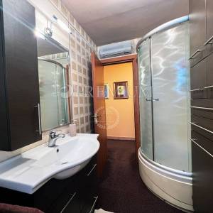 Njivice, apartman na 1.katu s prekrasnim pogledom na more!