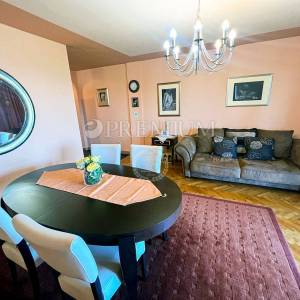 Njivice, apartman na 1.katu s prekrasnim pogledom na more!