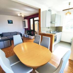 Njivice, prodaja apartmana na 1. katu, 500m od mora!