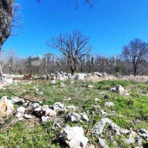 Njivice, prodaja građevinskog zemljišta, površine 672!