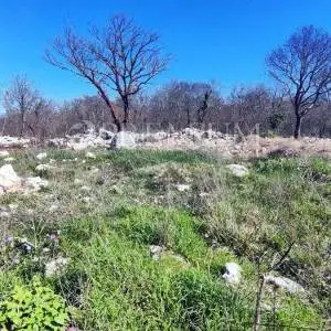 Njivice, prodaja građevinskog zemljišta, površine 672!