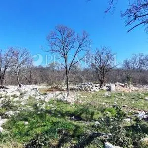 Njivice, prodaja građevinskog zemljišta pravilnog obilka!