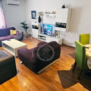 Njivice, prodaja namještenog apartmana, samo 300m od mora!