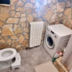 Njivice, samostojeća kuća na mirnoj lokaciji!