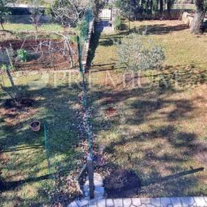 Njivice, samostojeća kuća na mirnoj lokaciji!