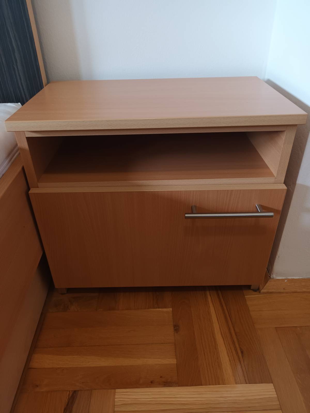 Noćni ormarić 2 kom.
