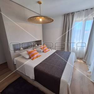 Nova vila s bazenom uz obalu jezera, Šibenik-okolica