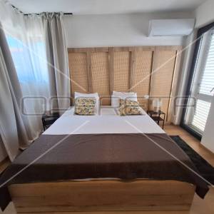 Nova vila s bazenom uz obalu jezera, Šibenik-okolica