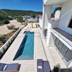 Nova vila s bazenom uz obalu jezera, Šibenik-okolica