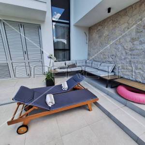 Nova vila s bazenom uz obalu jezera, Šibenik-okolica