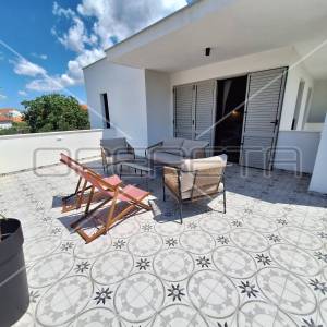 Nova vila s bazenom uz obalu jezera, Šibenik-okolica