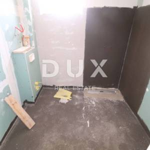NOVALJA - Apartman u prizemlju s bazenom!
