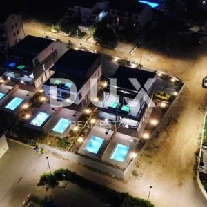 NOVALJA - Apartman u prizemlju s bazenom!
