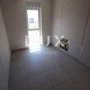 NOVALJA - Apartman u prizemlju s bazenom!