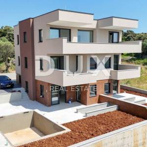 NOVALJA, JAKIŠNICA - Luksuzan Penthouse 123 m2 s pogledom na cijeli zaljev