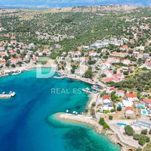 NOVALJA, JAKIŠNICA - Luksuzan stan s bazenom i vrtom, 123m2 
