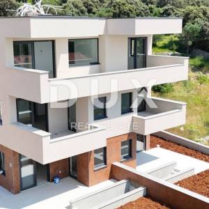 NOVALJA, JAKIŠNICA - Luksuzan stan s bazenom i vrtom, 123m2 