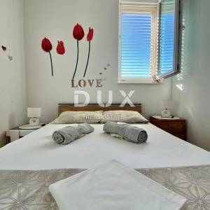 NOVALJA, PAG - Šarmantan apartman u centru, 300 m od mora